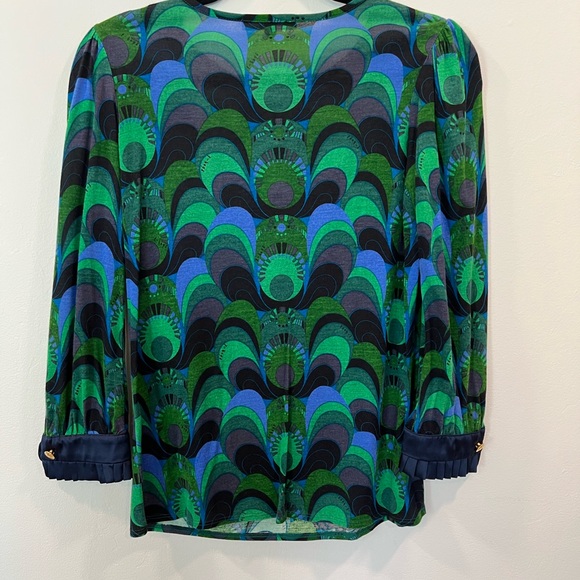 Peacock inspired blouse with pleated placket & cuffs. - Picture 2 of 5